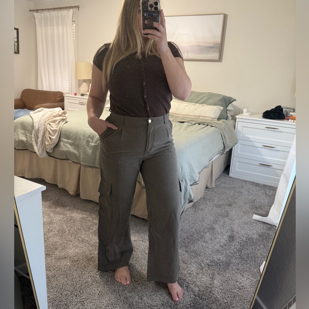 H&M High-Waist Wide-Leg Cargo Pants — Olive Green